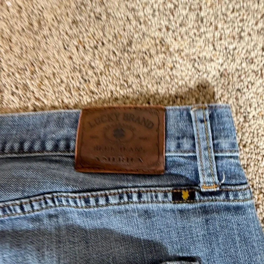 Lucky Brand Men’s 410 Athletic Fit Light Medium Wash Jeans‎ Size 42X32